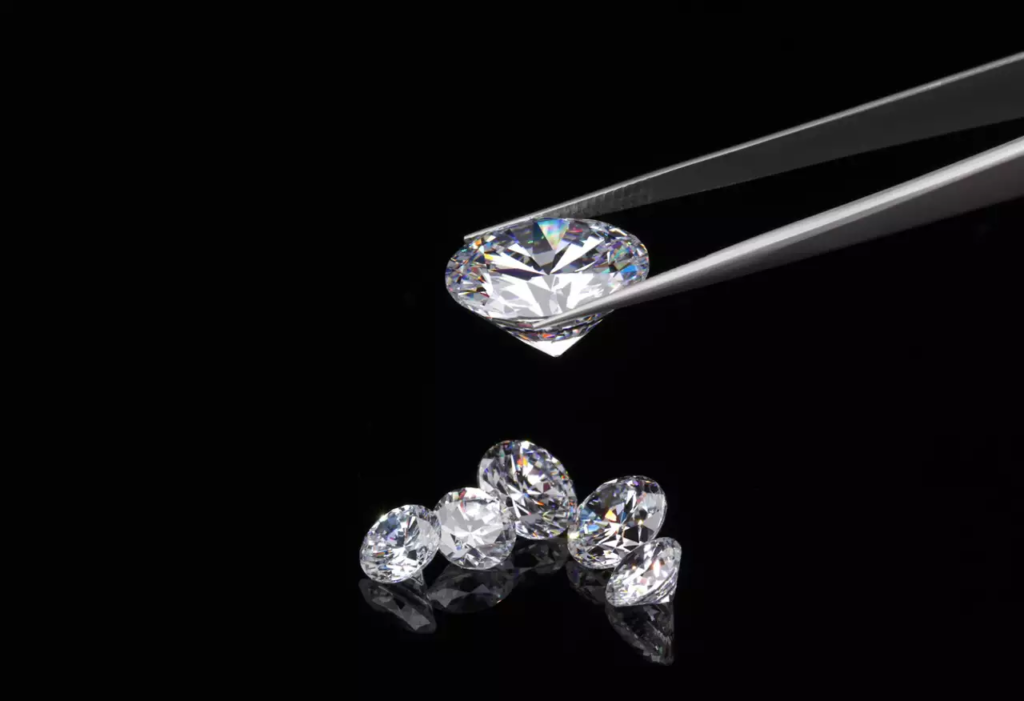 Diamonds 101: Understanding the Differences between Natural Diamond and Lab Grown Diamond 1 natural diamond stone